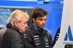 开云体育入口-梅赛德斯轻取哈斯车队，塞恩斯统治全场的简单介绍