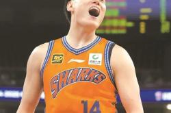 开云下载-热门球员抢眼表现挑战赛季MVP