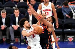 开云体育下载-老鹰战胜尼克斯2比1领先