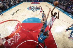 开云体育登录-篮网客场逆转猛龙，豪取六连胜