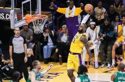 开云APP-湖人赢下凯尔特人取得胜利