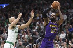 开云体育在线-继续疯狂！湖人连胜勇士