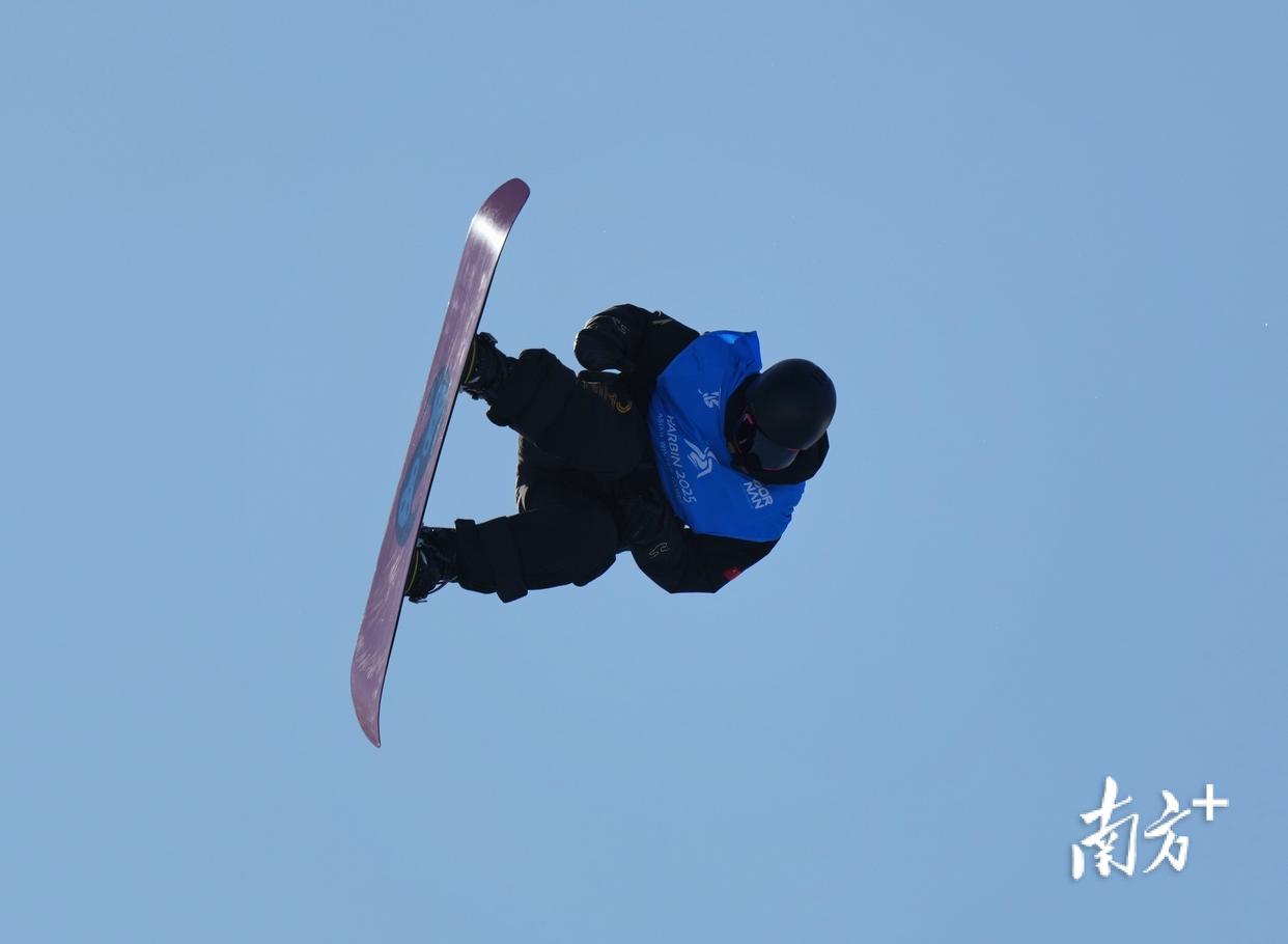 奥地利滑雪选手再夺金，速度飞快