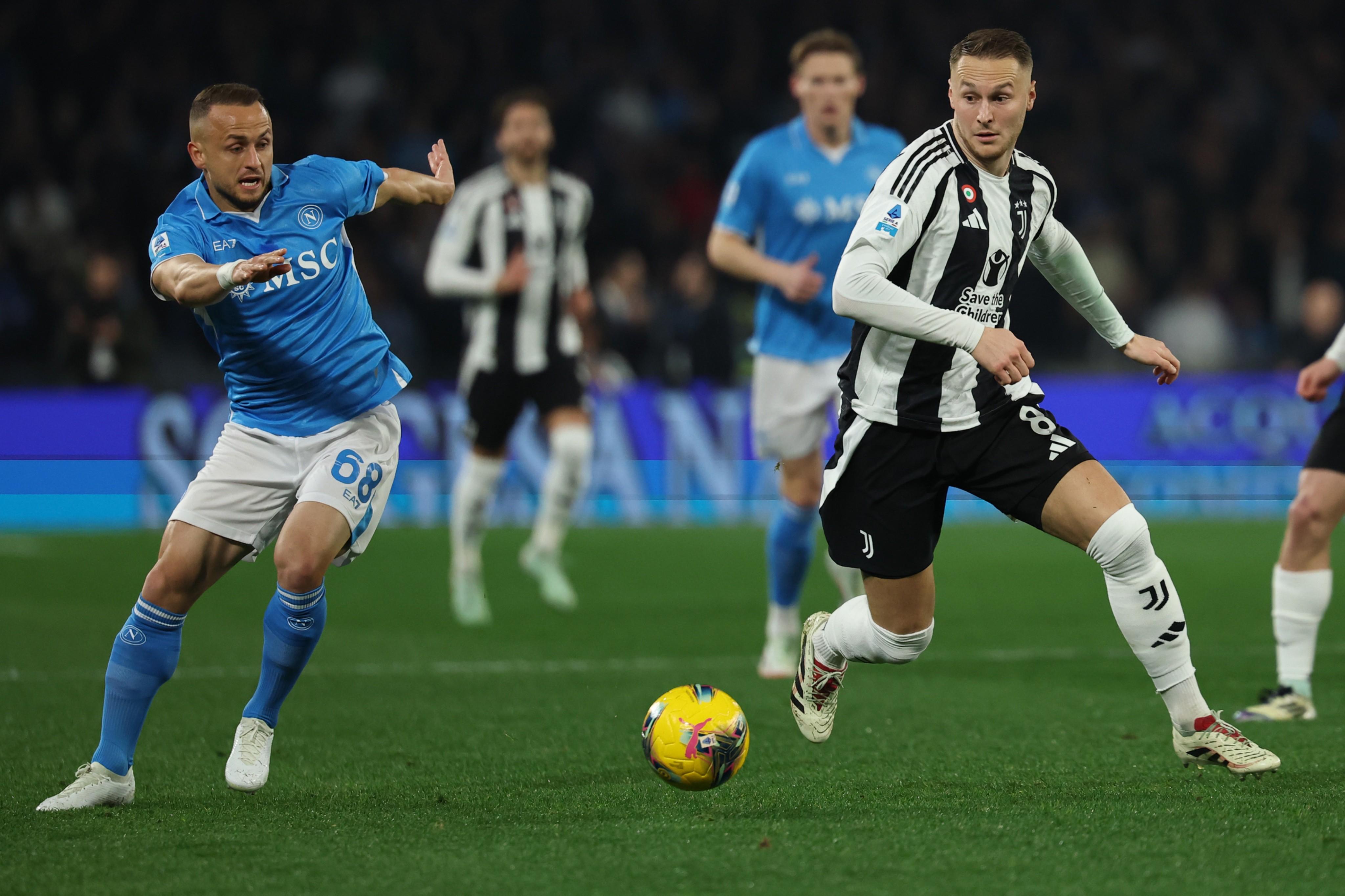 尤文图斯不敌那不勒斯，终结不败纪录