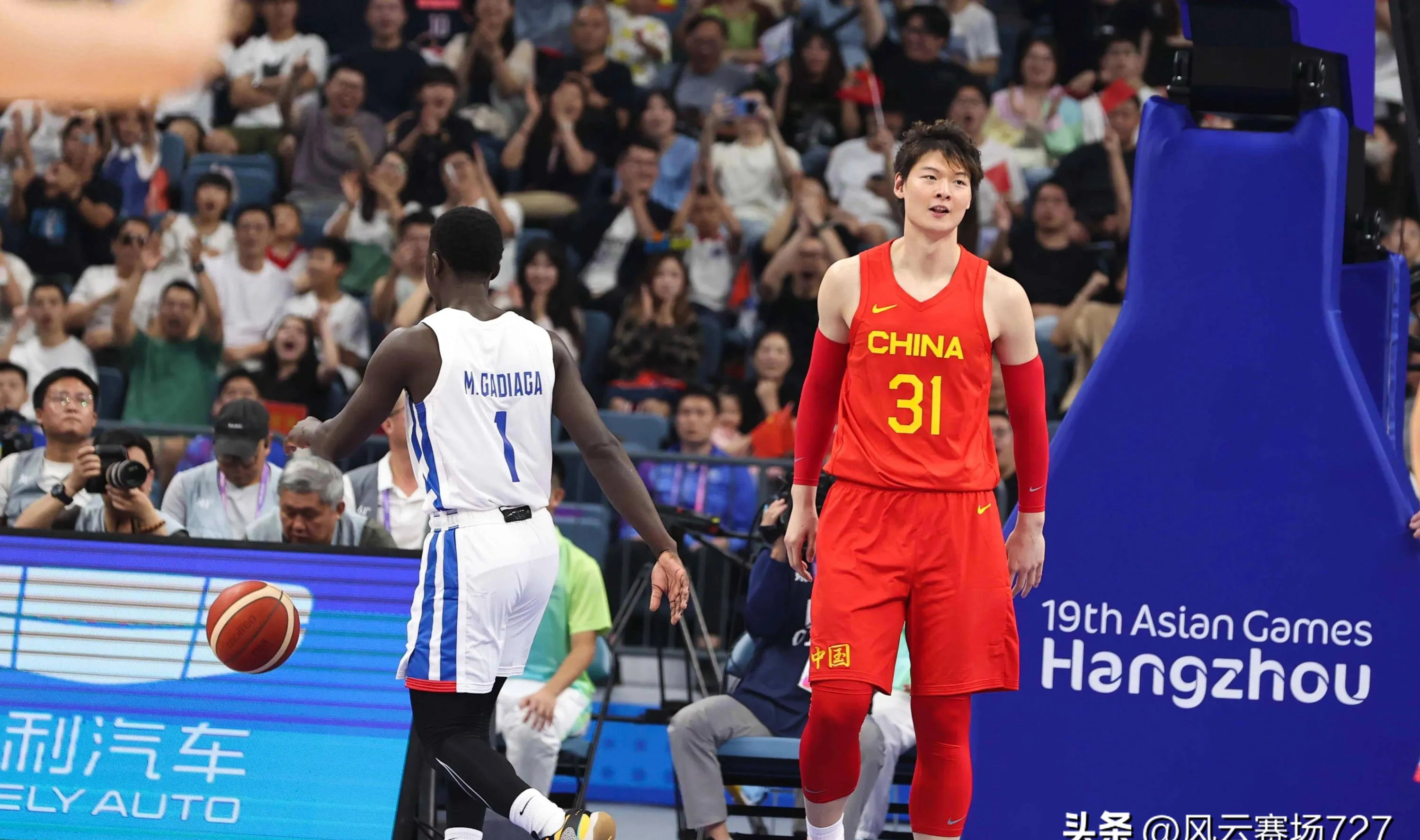 本土球员崭露头角在比赛中闪耀