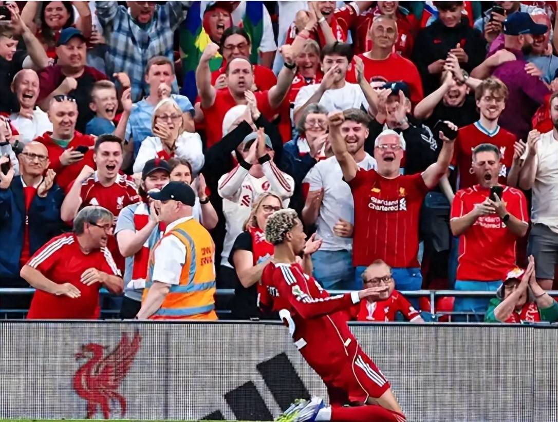 红红火火!欧洲冠军联赛赛事震撼开赛 红红火火!欧洲冠军联赛赛事震撼开赛