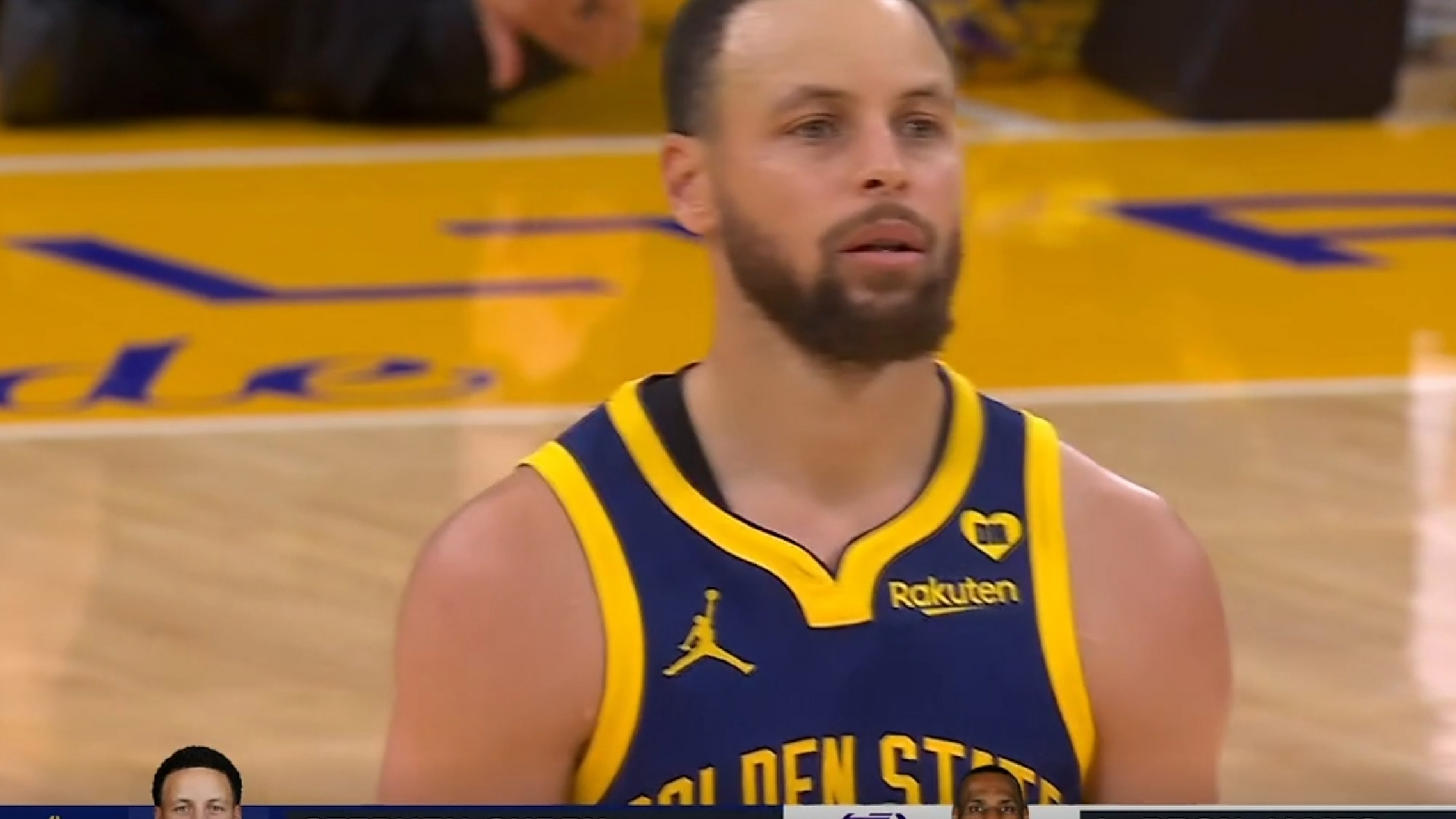 勇士憾负湖人，库里发飙场边脾气暴躁