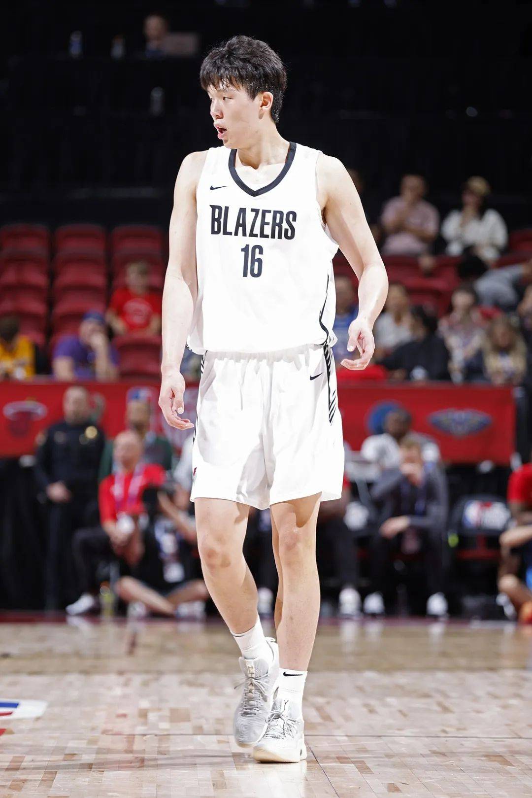 开拓者主场力克森林狼，取得四连胜