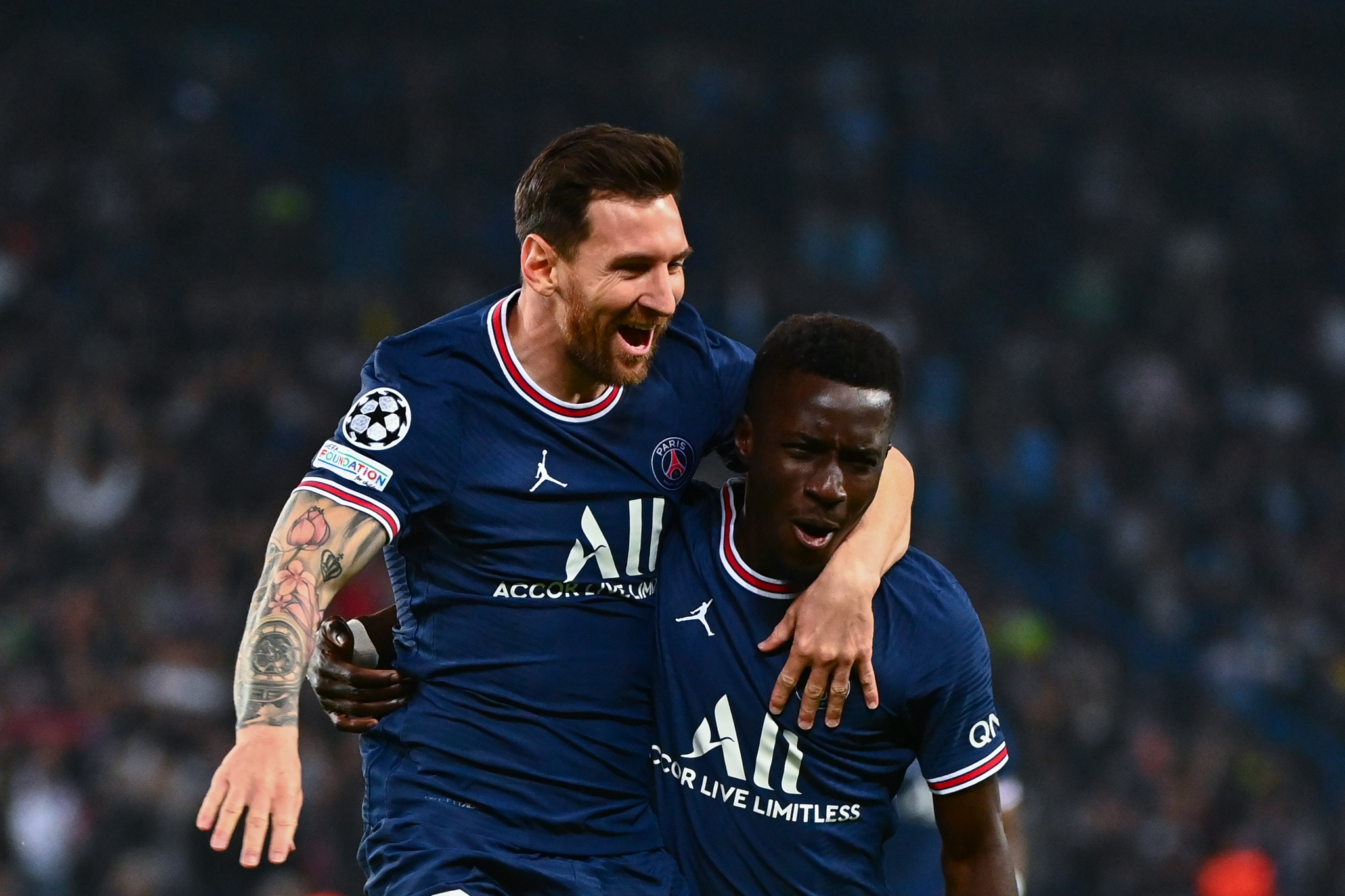 梅西转会巴黎圣日耳曼，签约两年