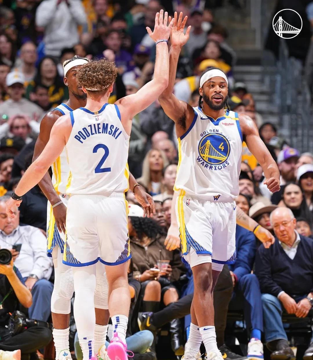 勇士主场战胜湖人,库里砍下30分 勇士主场战胜湖人,库里砍下30分