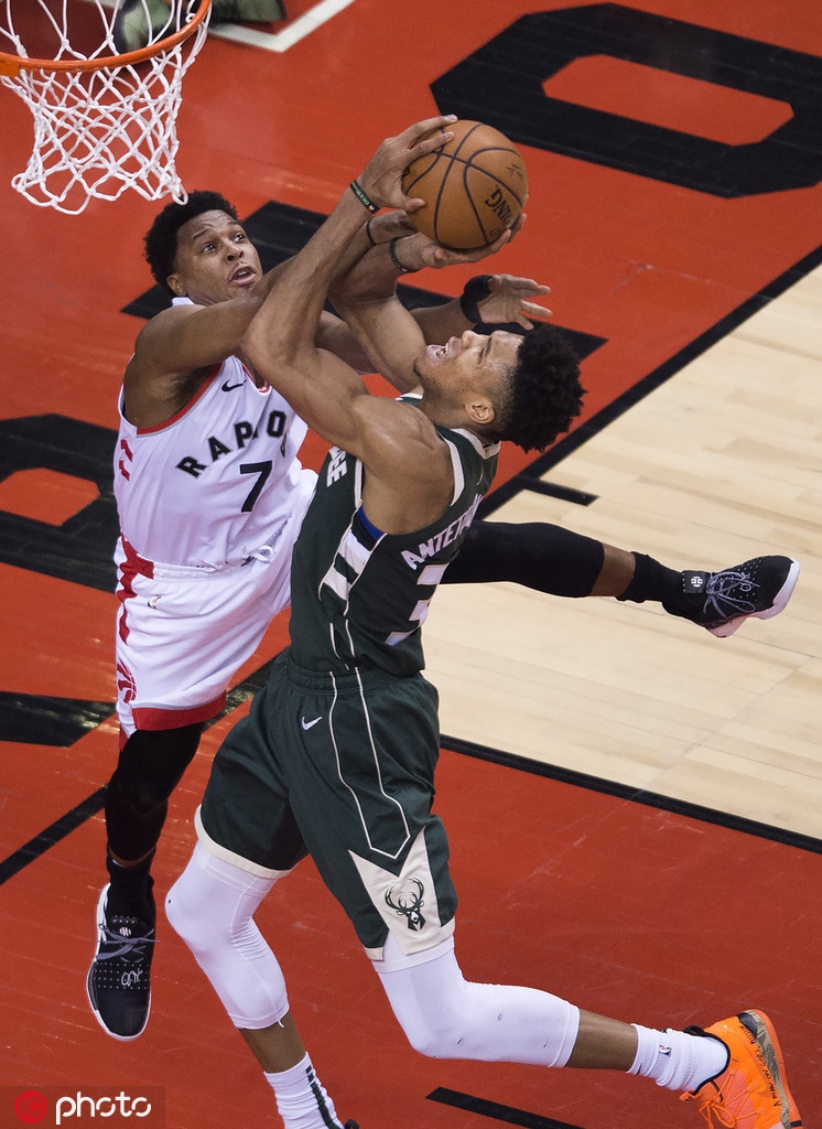 雄鹿横扫猛龙，领先两分