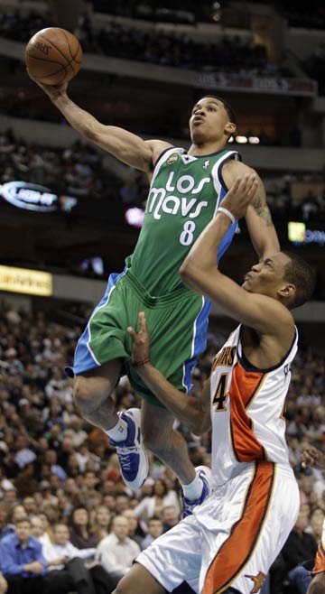 老鹰战胜小牛,实现两连胜 老鹰战胜小牛,实现两连胜