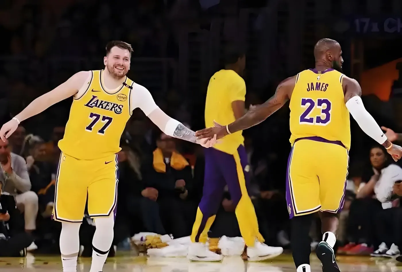 爵士惨败湖人,连败收官 爵士惨败湖人,连败收官