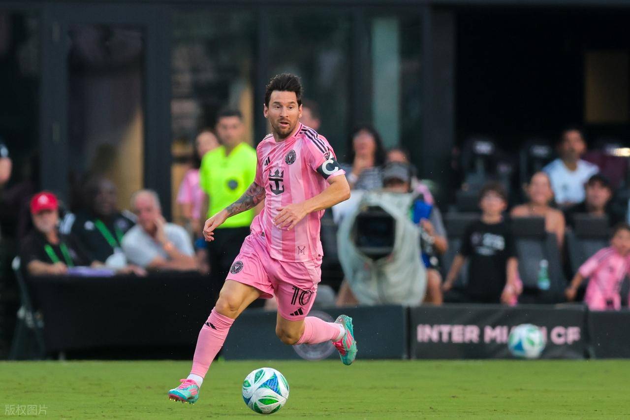 梅西强势归来!巴黎圣日耳曼4-2击败斯托克城 梅西强势归来!巴黎圣日耳曼4-2击败斯托克城