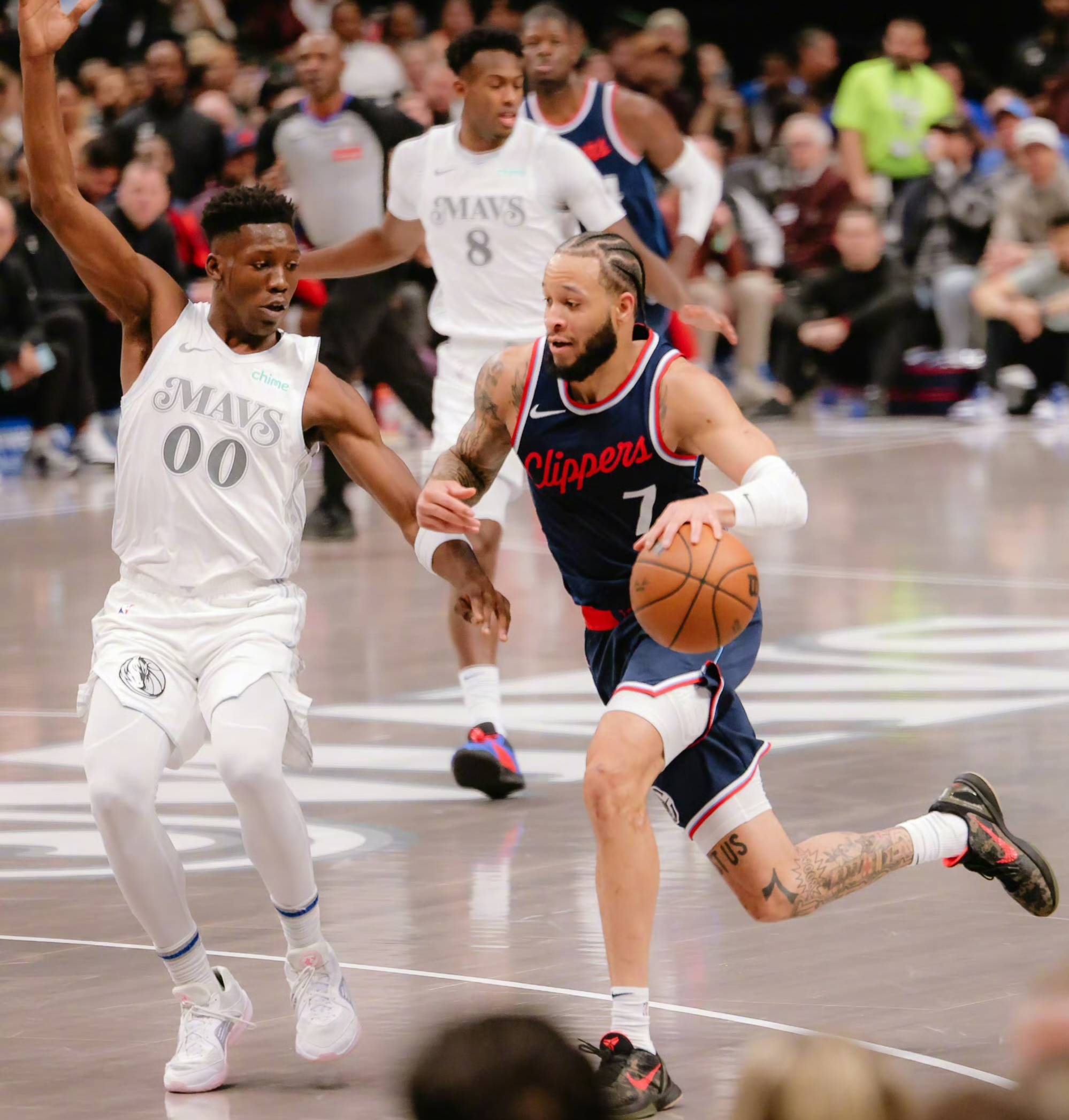 快船主场力克马刺，连胜达到六场